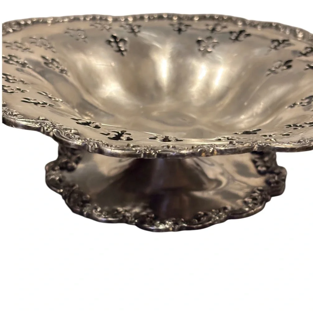 Vintage Silver Plated Footed Compote‎ Bowl Fleur de Lis Cutout Ornate Pedestal
